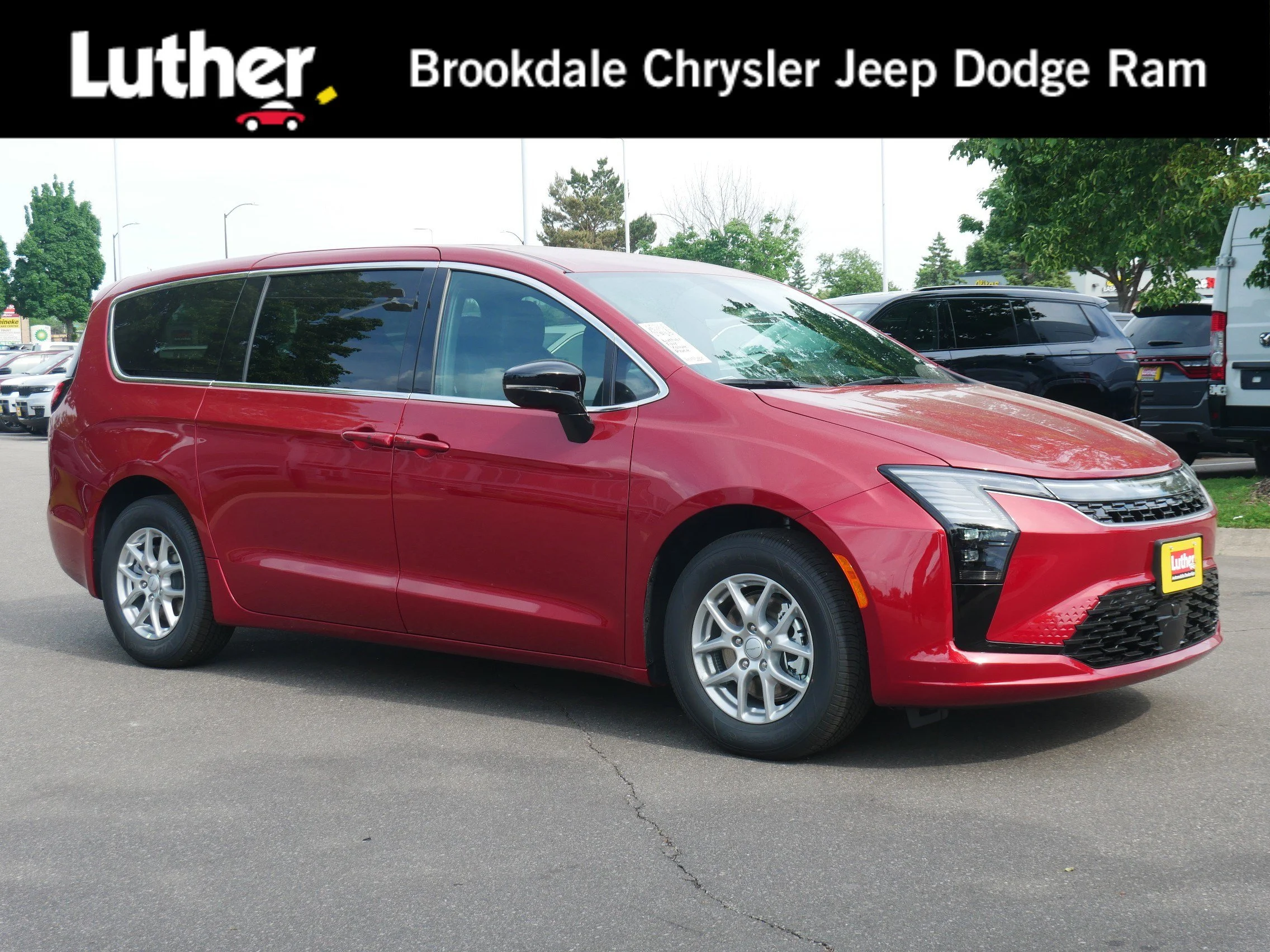 2027 Chrysler Pacifica Select's photo
