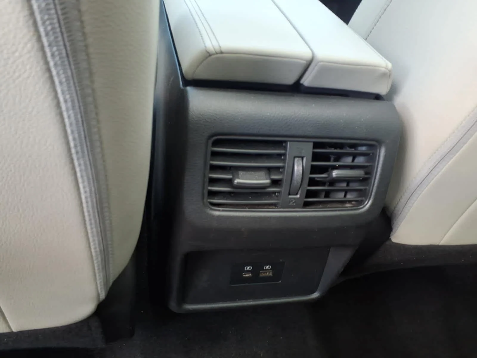 Certified Used 2023 Pearl White Tricoat/Super Black Nissan SL image 13