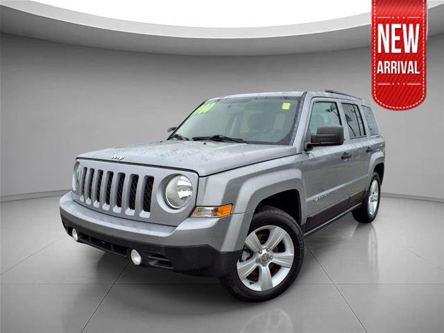 Used 2016 Billet Silver Metallic Jeep  image 1