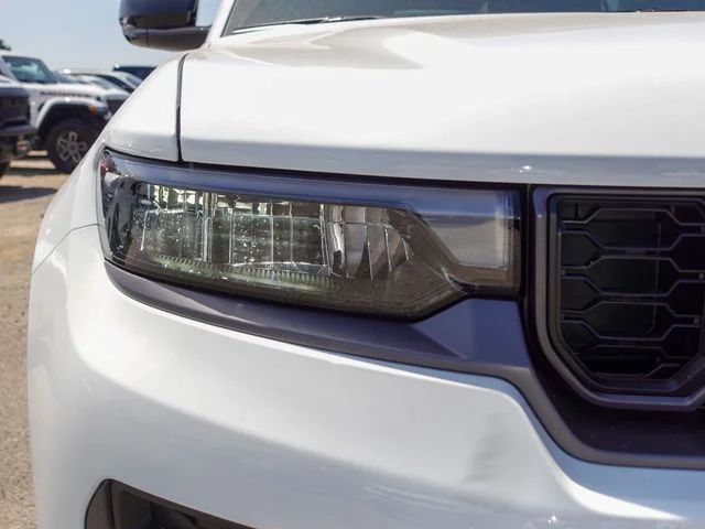 New 2026 Bright White Clear-Coat Exterior Paint Jeep Altitude image 3