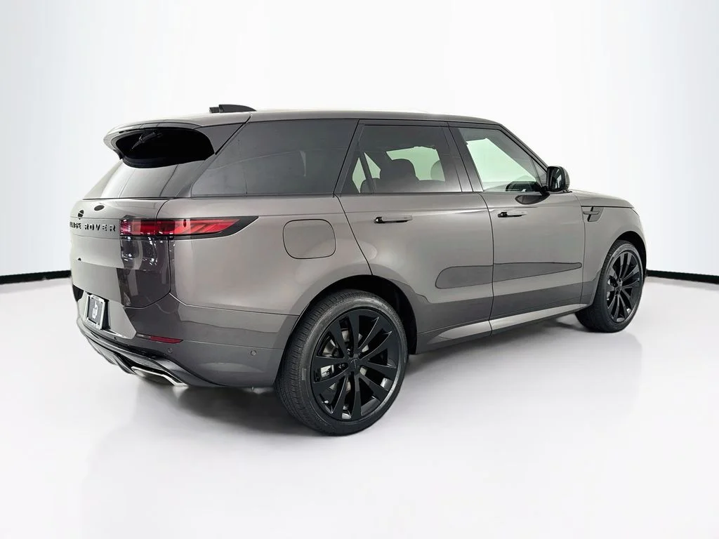 New 2026 Charente Grey Land Rover Dynamic SE image 5