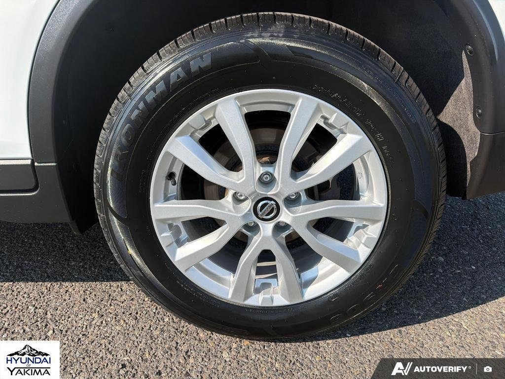 Used 2018 Glacier White Nissan SV image 6
