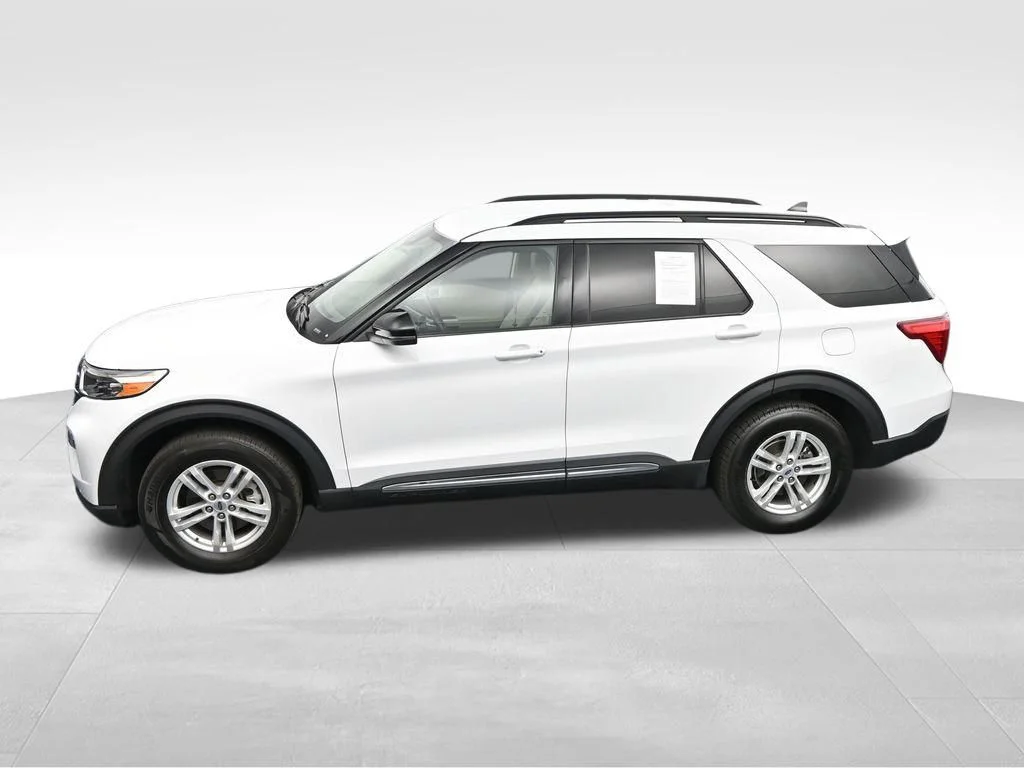 Used 2023 Oxford White Ford XLT image 27
