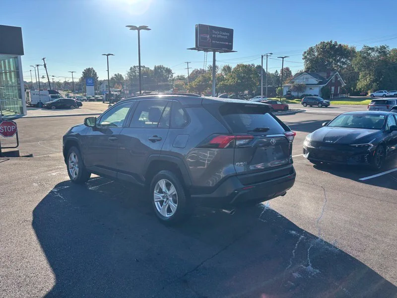 Used 2019 Gray Toyota XLE image 6