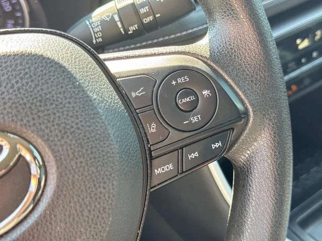 Used 2021 White Toyota XLE image 31