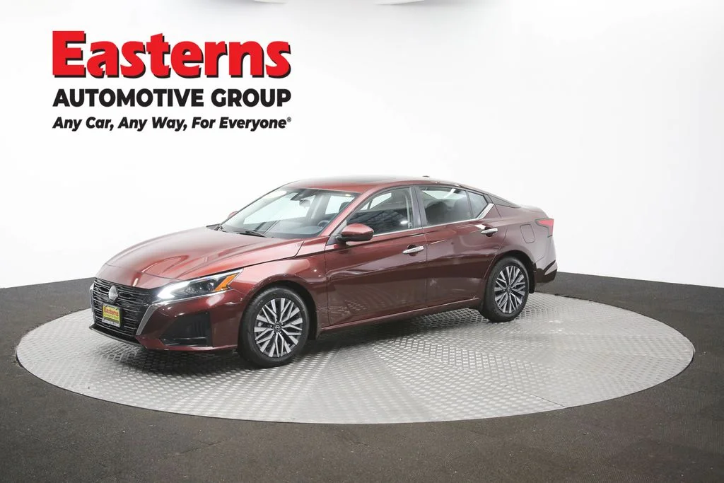 Used 2023 Red Nissan 2.5 SV image 60