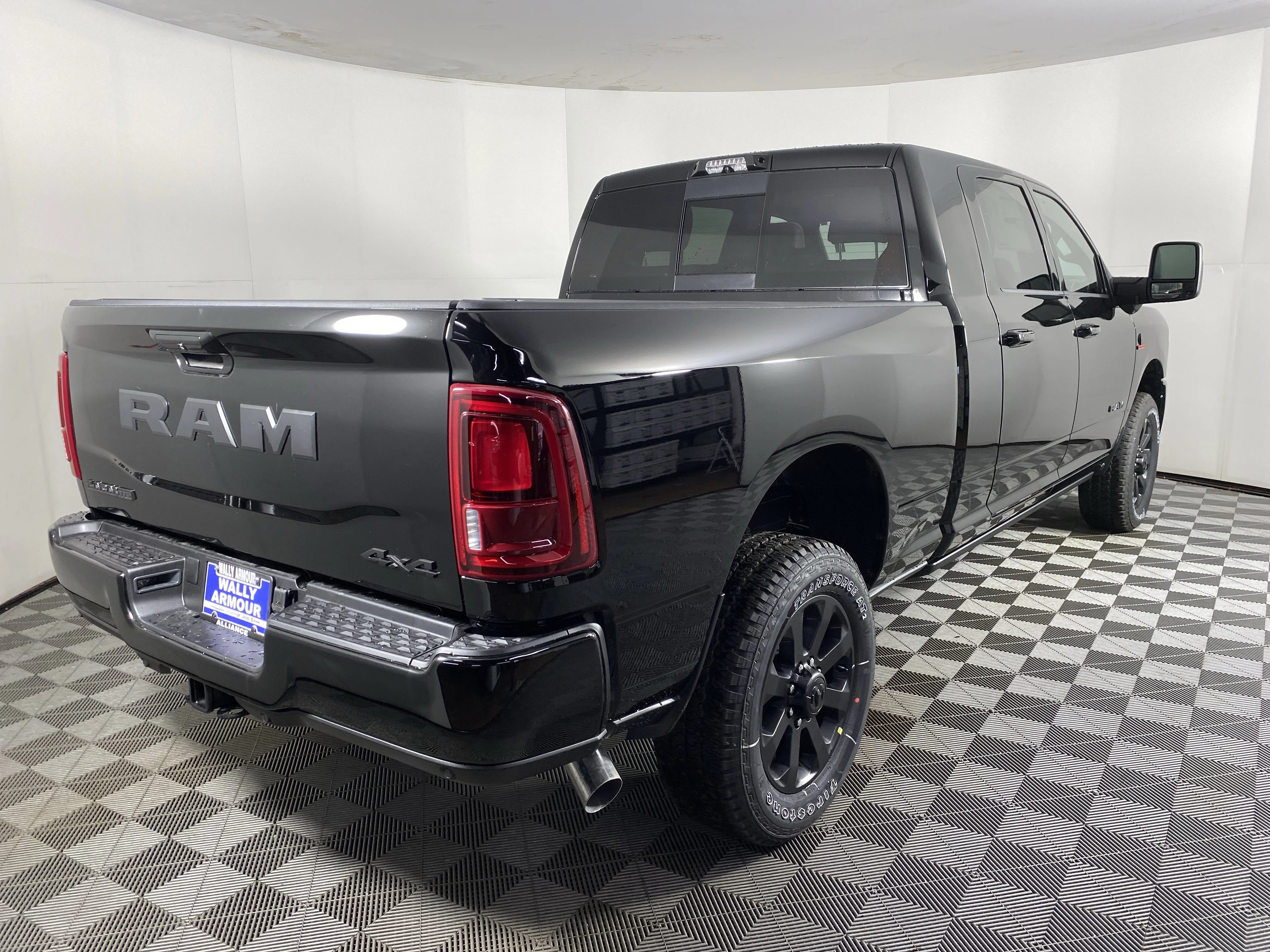 New 2026 Diamond Black Crystal Pearl-Coat Exterior Paint RAM Laramie image 8