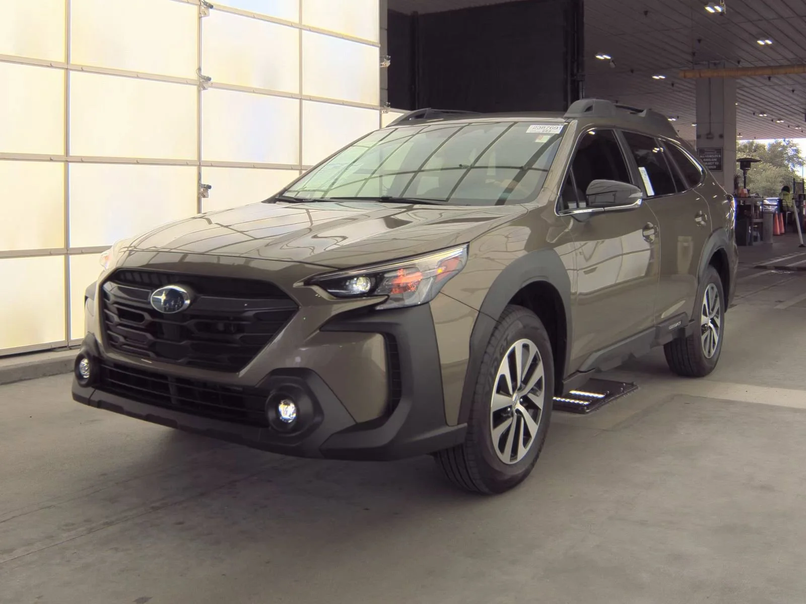 2025 Subaru Outback Premium's photo