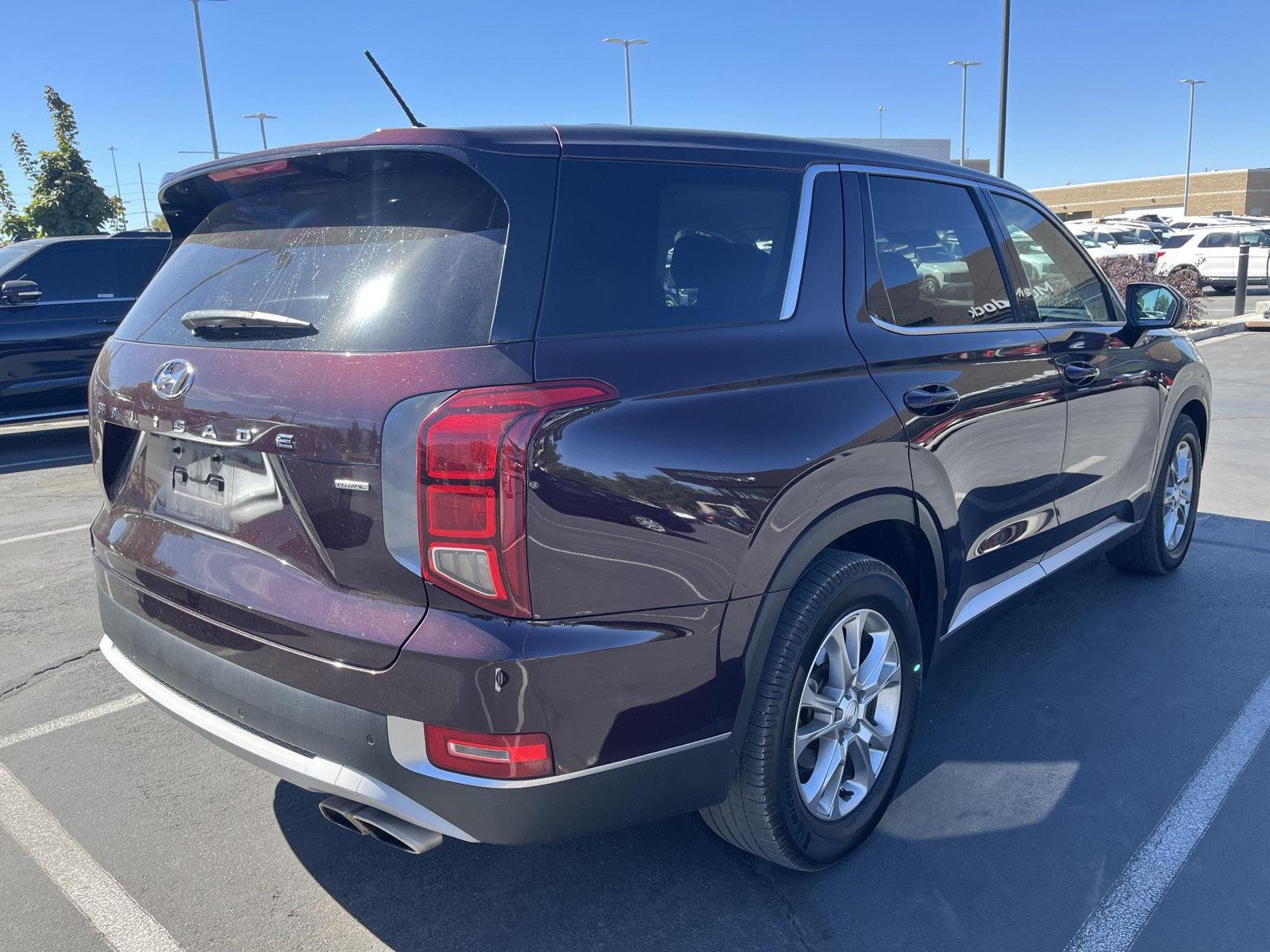 Used 2022 Sierra Burgundy Hyundai SE image 6