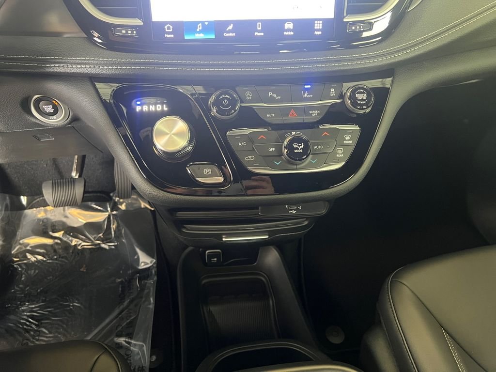 2026 Chrysler Pacifica Select - Photo 15