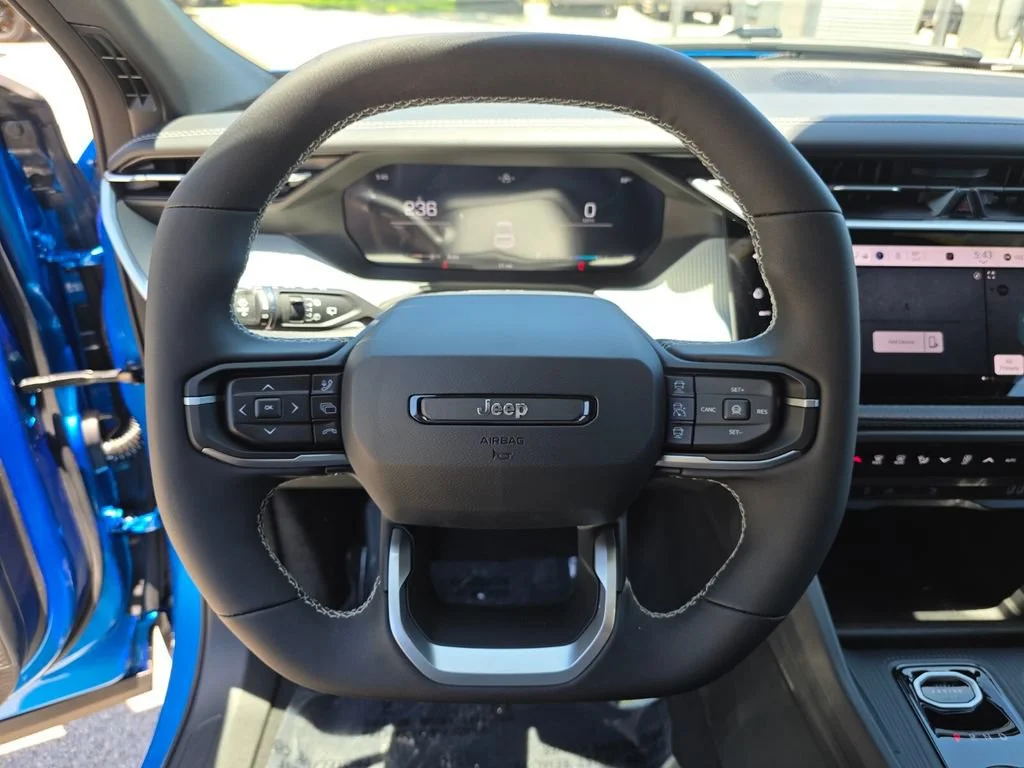 New 2026 Hydro Blue Pearl-Coat Exterior Paint Jeep Limited image 31