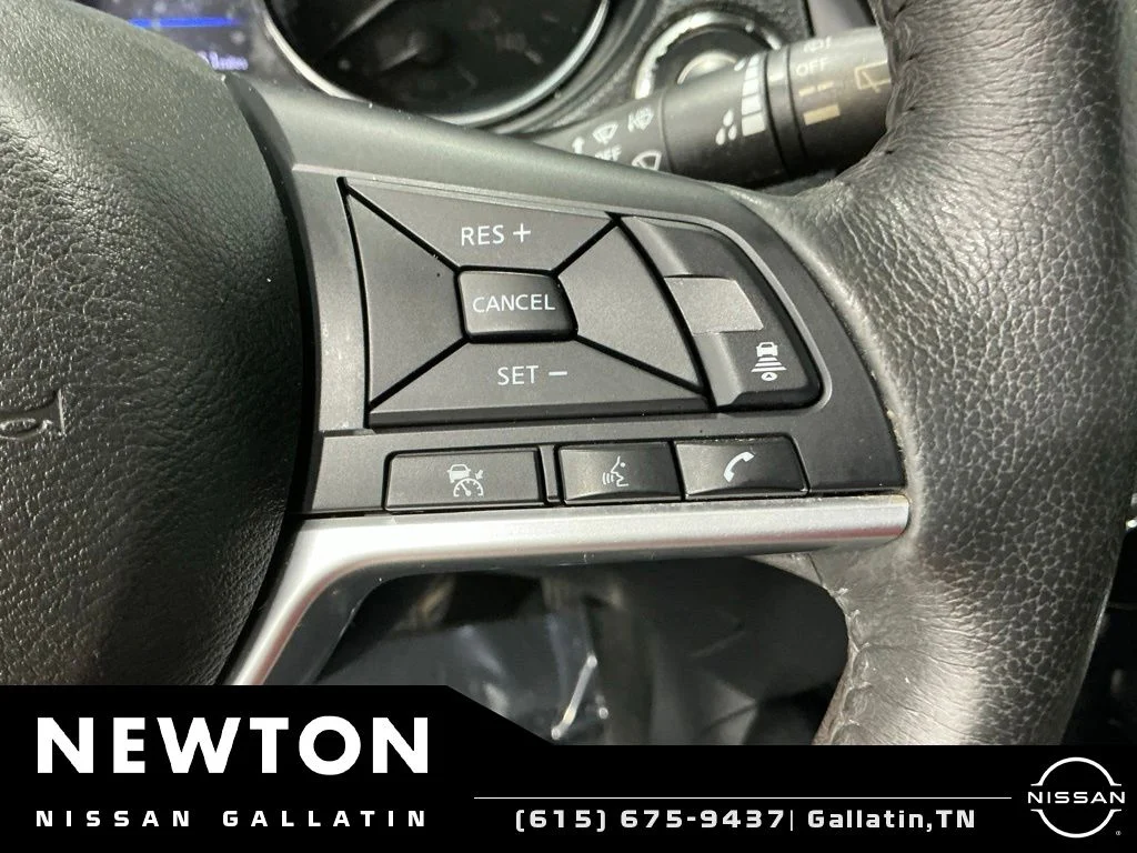 Used 2018 Pearl White Nissan SV image 27