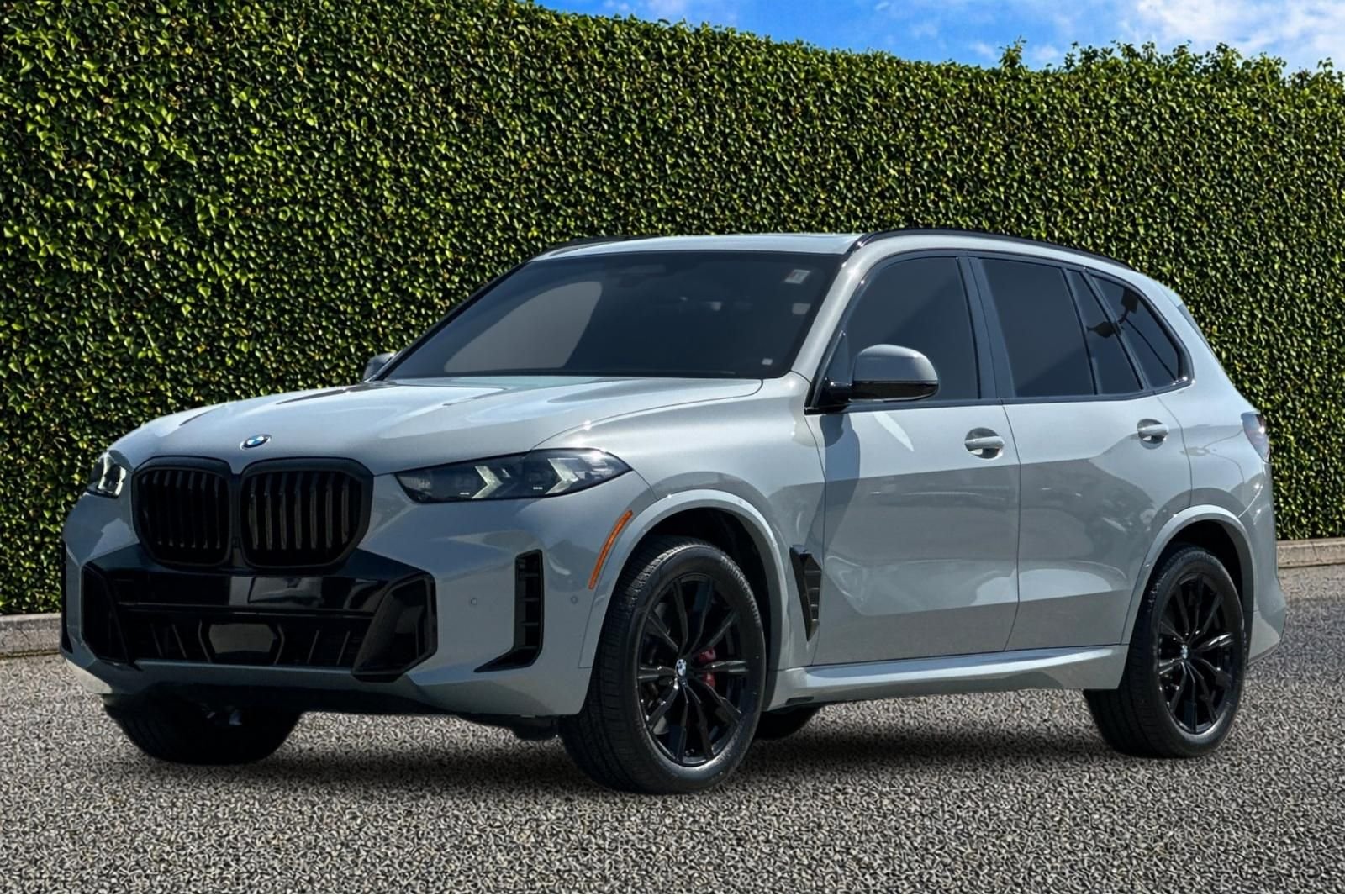 Used 2025 Gray BMW xDrive40i image 8