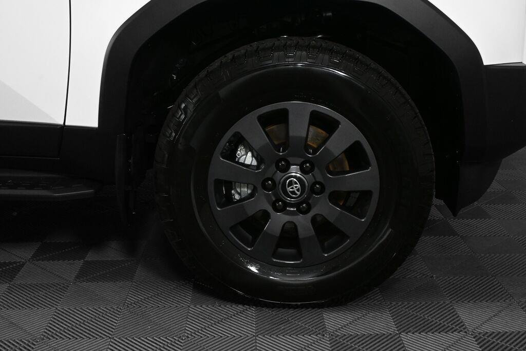Used 2027 Ice Cap Toyota BASE image 35