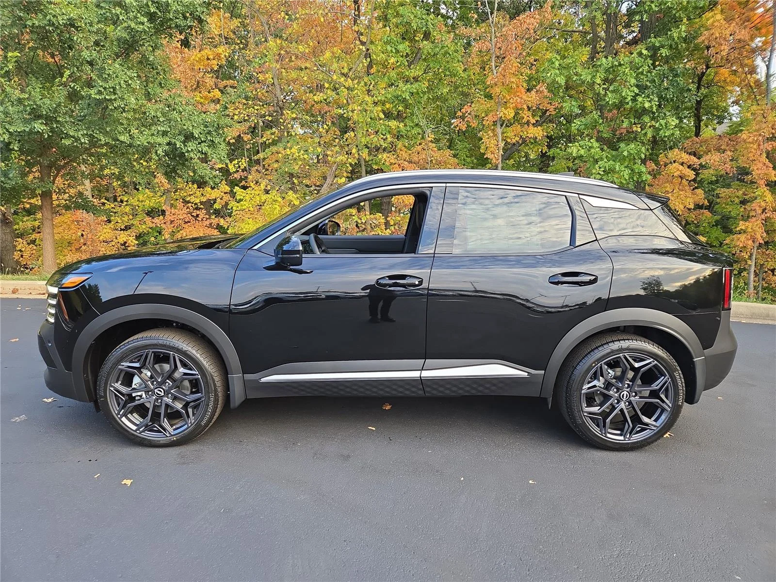 New 2026 Super Black Nissan SR image 5