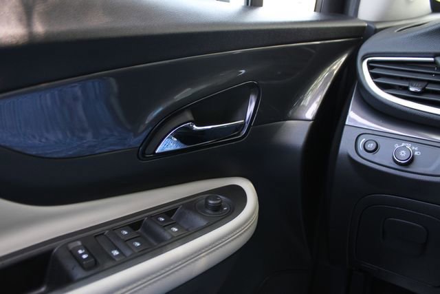 Used 2022 White Frost Tricoat Buick Preferred image 12