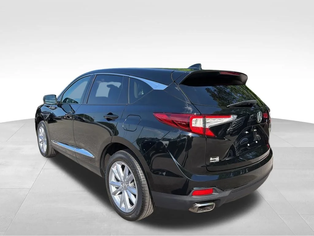 Used 2023  Acura Base image 3