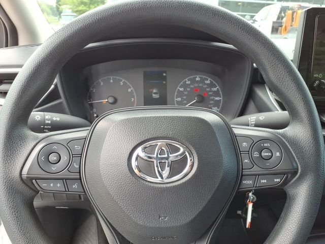Used 2025 White Toyota LE image 19