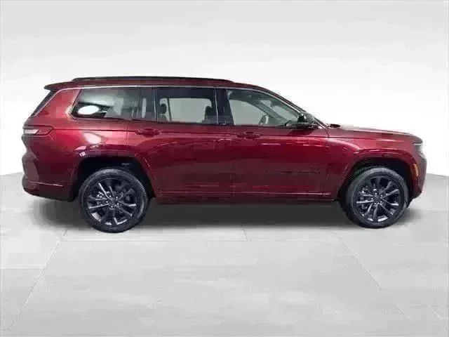 New 2026 Velvet Red Pearl-Coat Exterior Paint Jeep Limited image 11