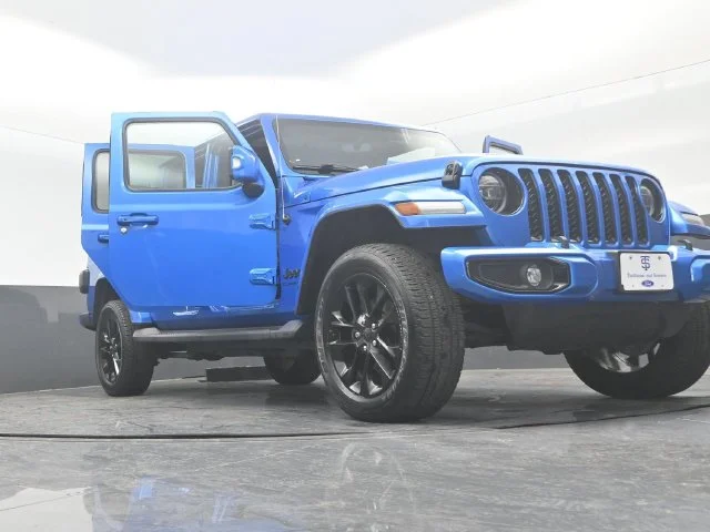 Certified Used 2022 Hydro Blue Pearlcoat Jeep High Altitude image 33