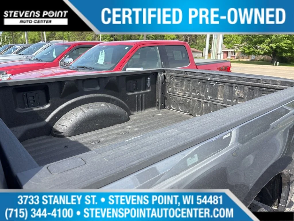 Used 2025 Carbonized Gray Metallic Ford Lariat image 29