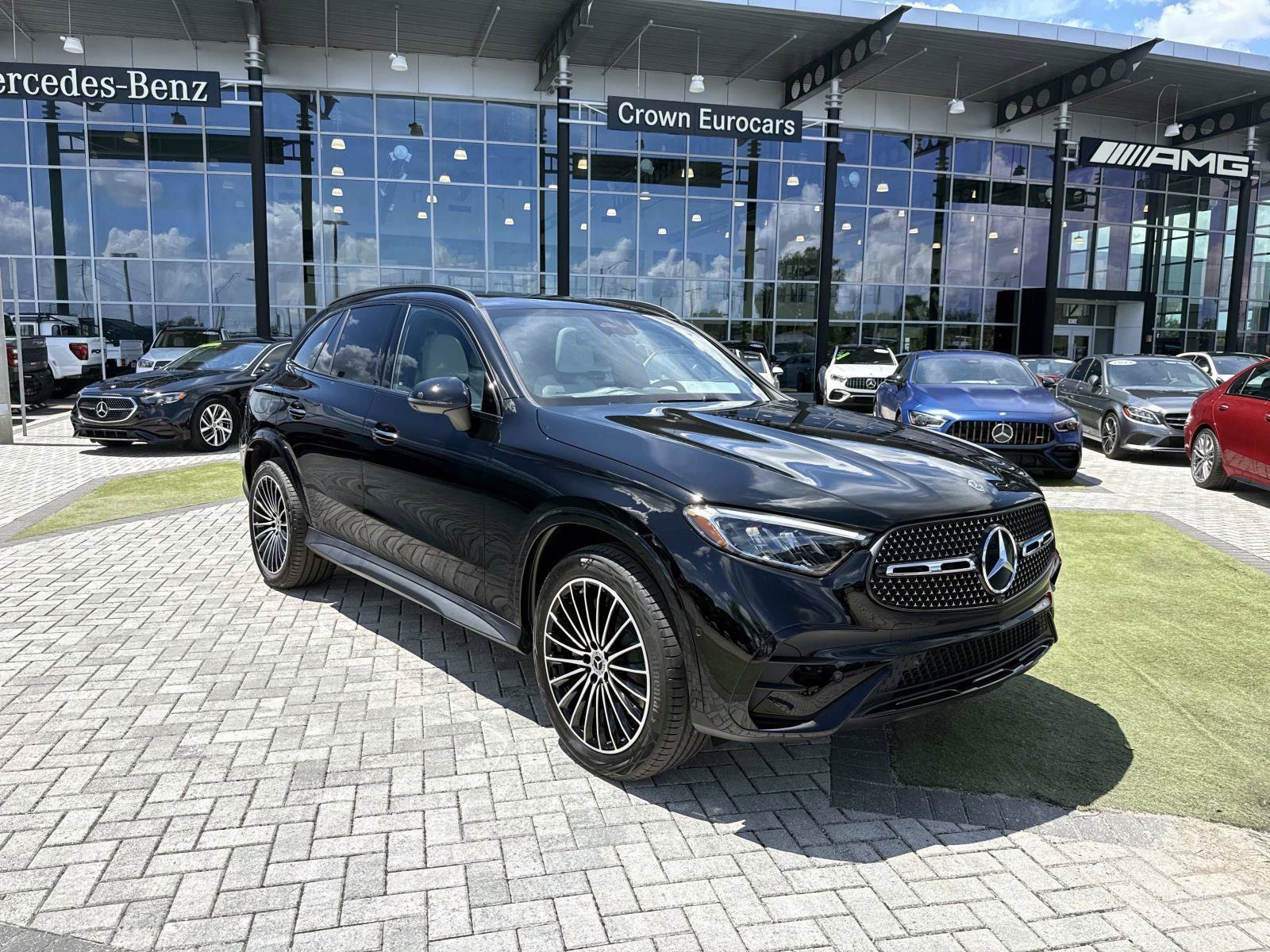 New 2027 Black Mercedes-Benz 300 SUV image 7