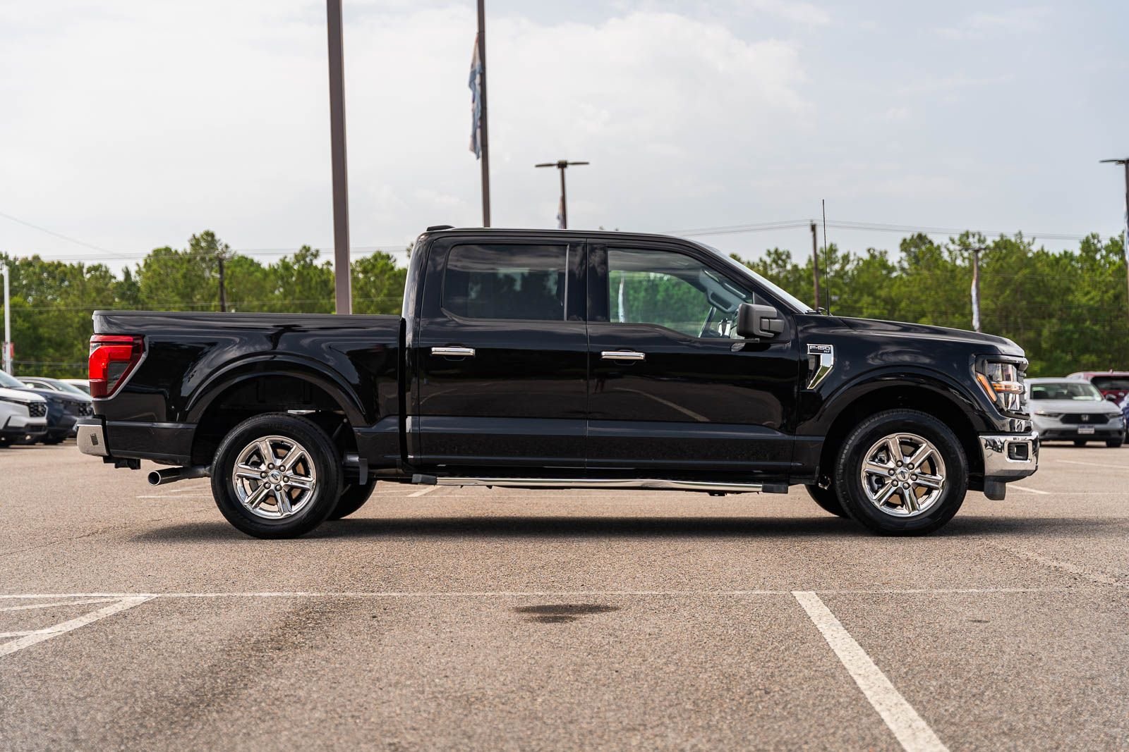 2025 Ford F-150 XLT - Photo 8