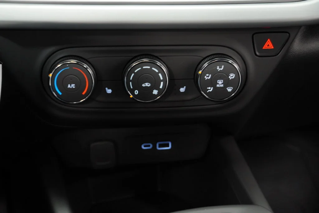 New 2026 Mosaic Black Metallic Chevrolet 1RS image 25