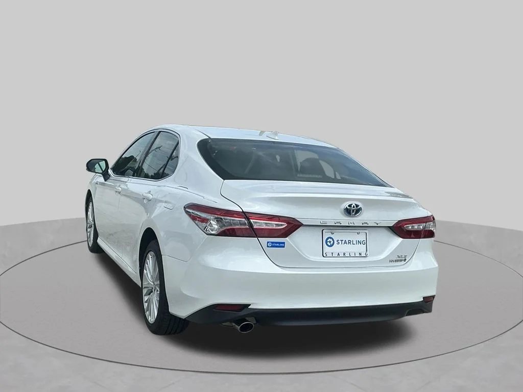Used 2020 Beige Toyota XLE image 8