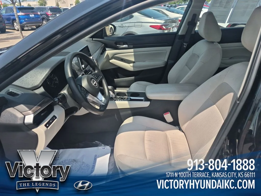 Used 2025 Black Nissan 2.5 SV image 9