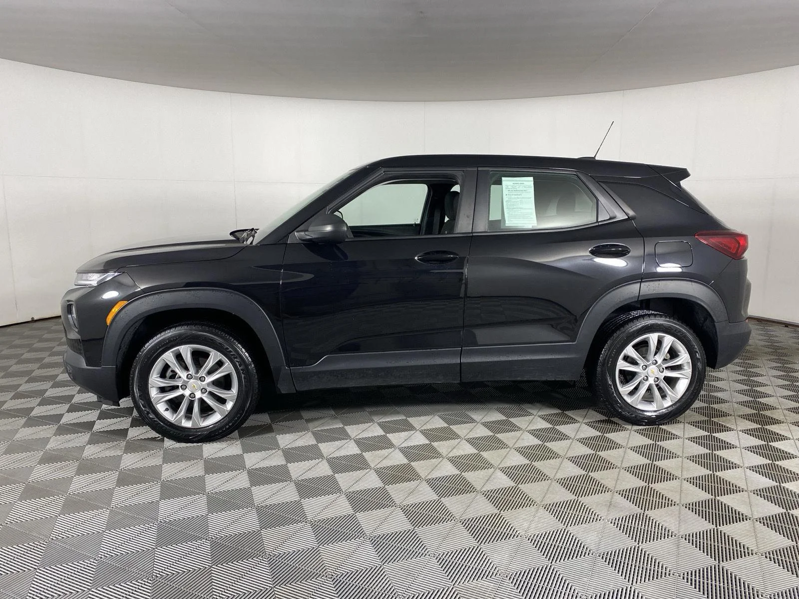 Used 2022 MOSAIC BLACK METALLIC Chevrolet LS image 4