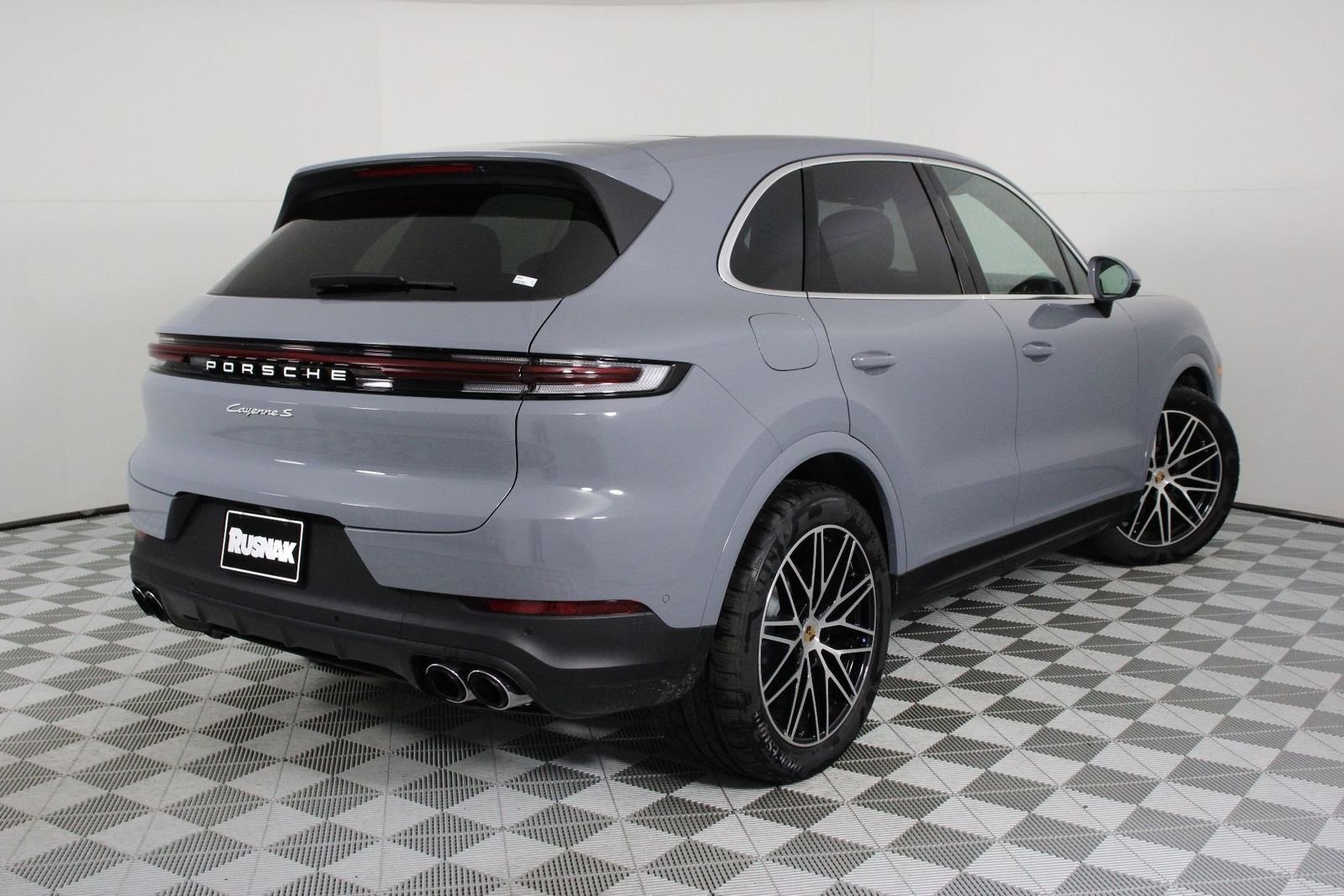2026 Porsche Cayenne S - Photo 7