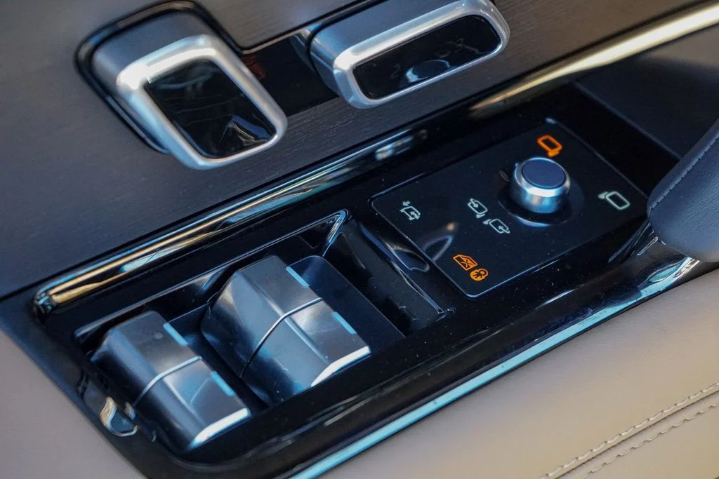 New 2026 Carpathian Gray Premium Metallic Land Rover SE image 24