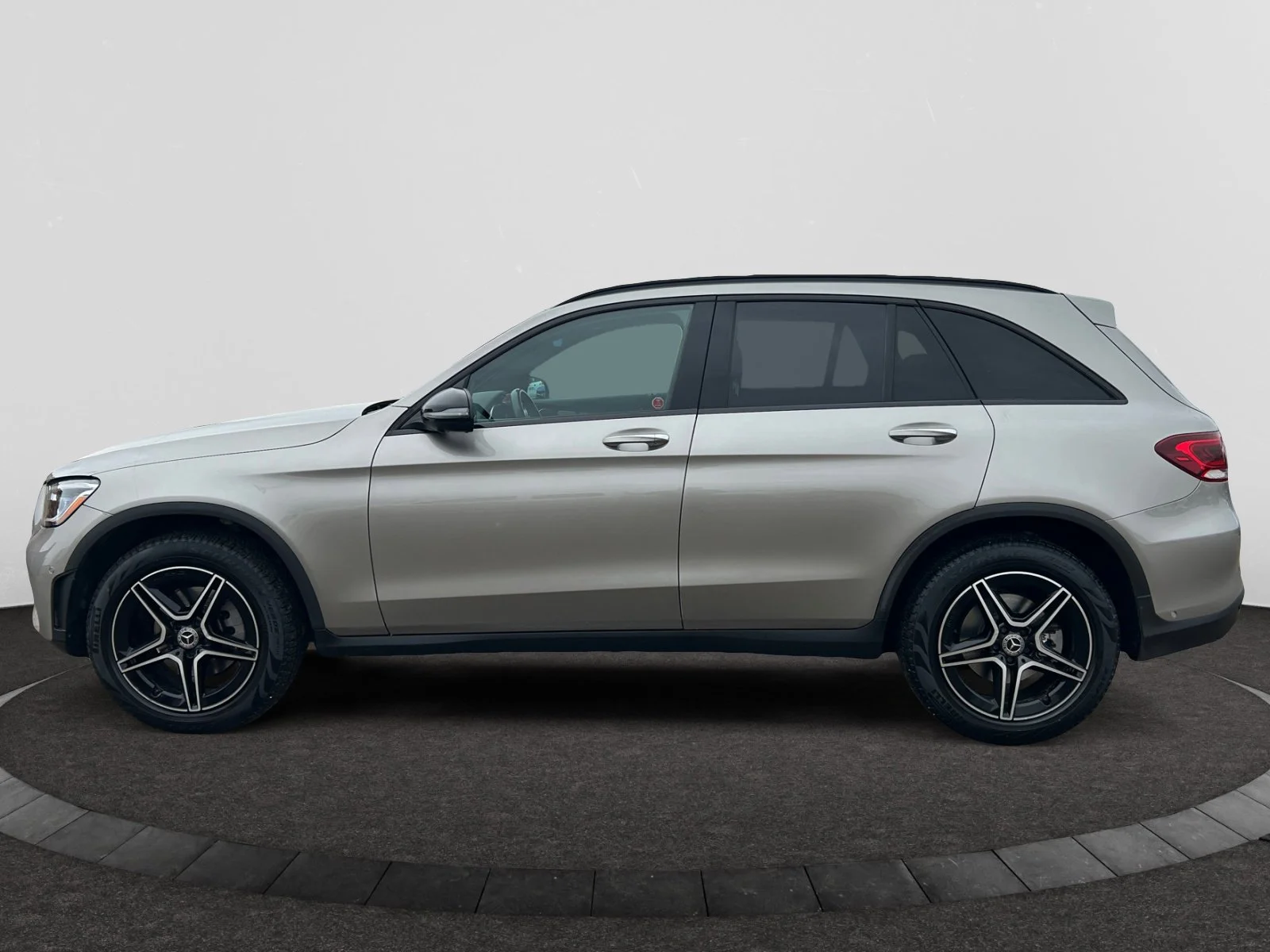 Used 2022 Gray Mercedes-Benz 4DR GLC 300 4MAT image 2