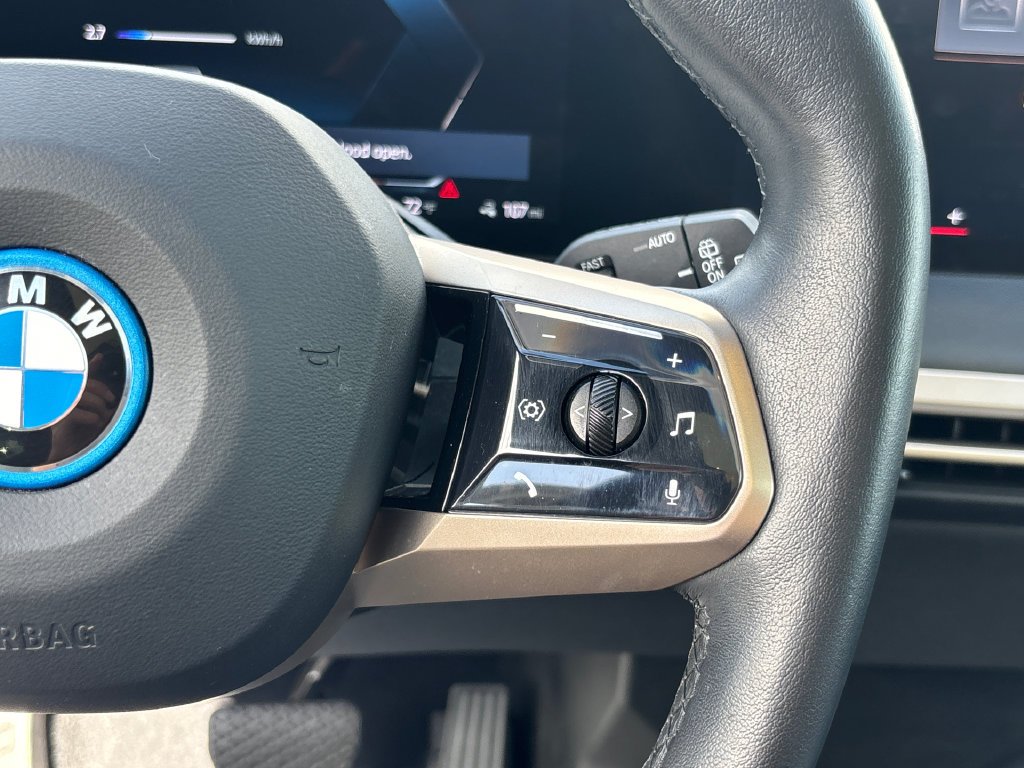 Used 2024 Gray BMW xDrive50 image 29