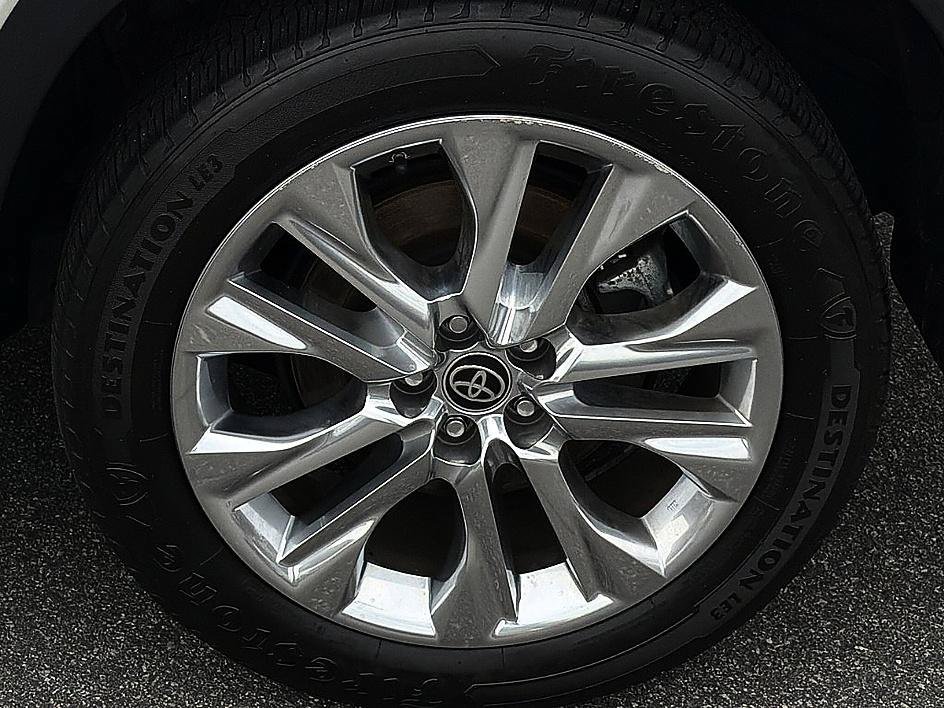 Used 2022 Pearl Toyota Limited image 6