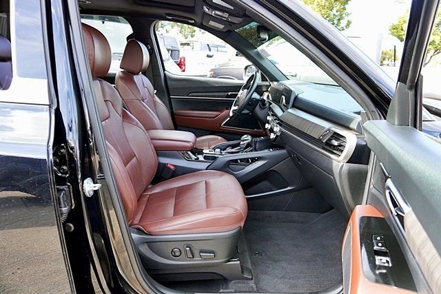 Used 2023 Black Kia EX image 10