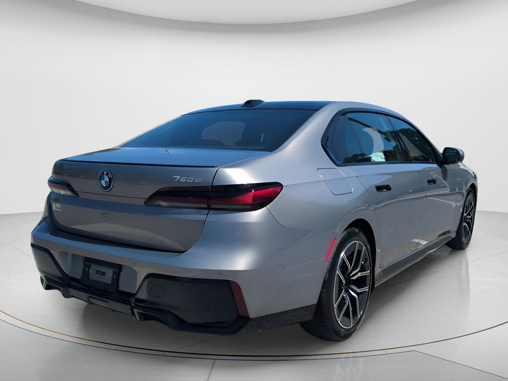 New 2026 Oxide Grey Metallic BMW 750e xDrive image 5