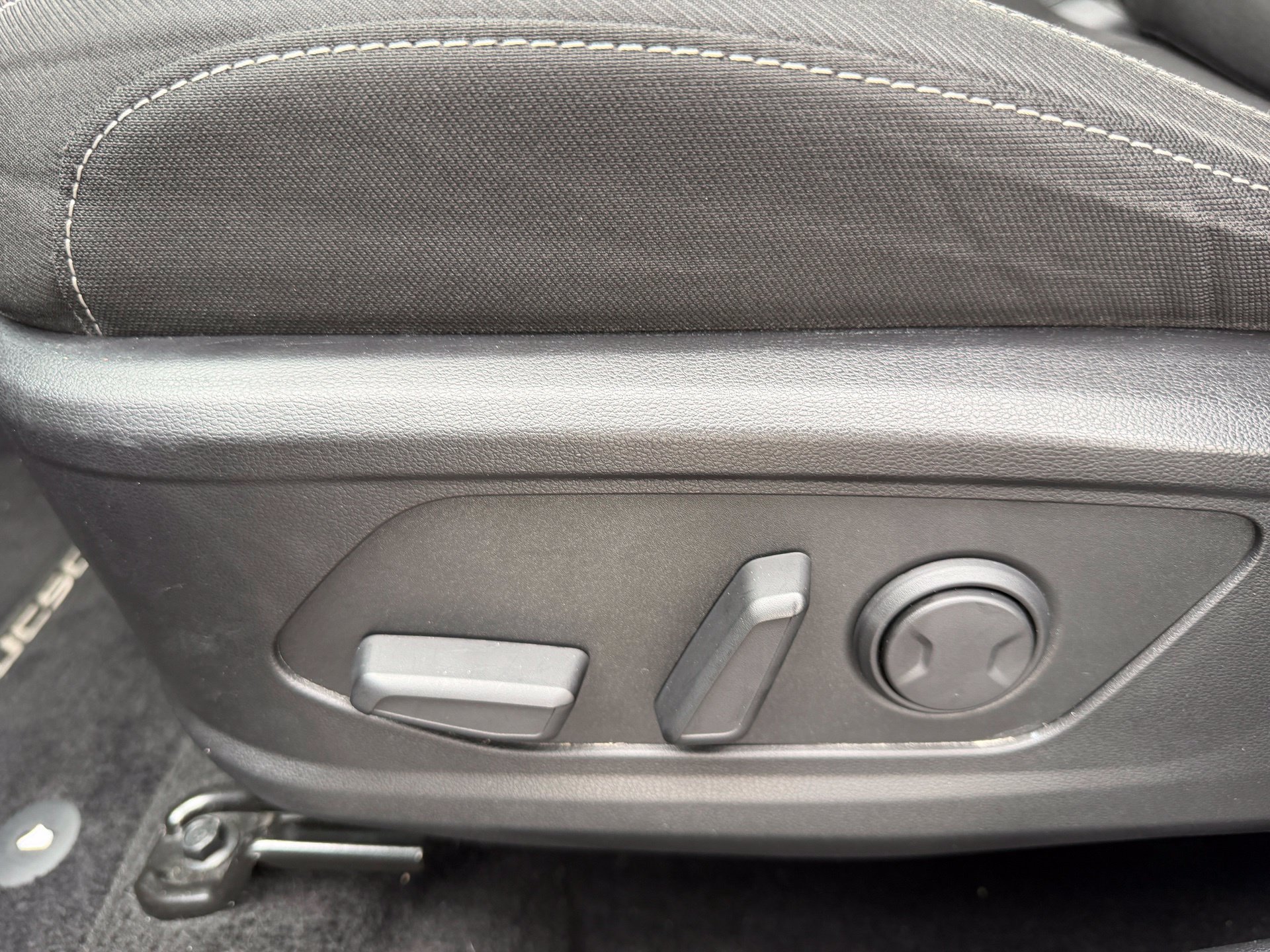 Certified Used 2024 Blue Hyundai SEL image 32
