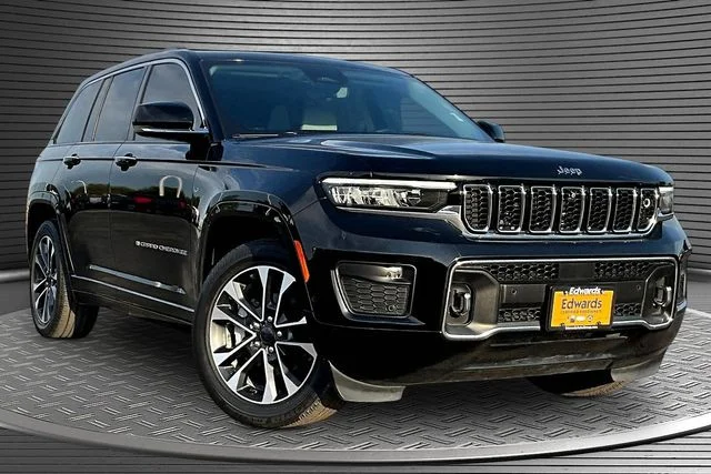 Certified Used 2022 Black Jeep Overland image 3