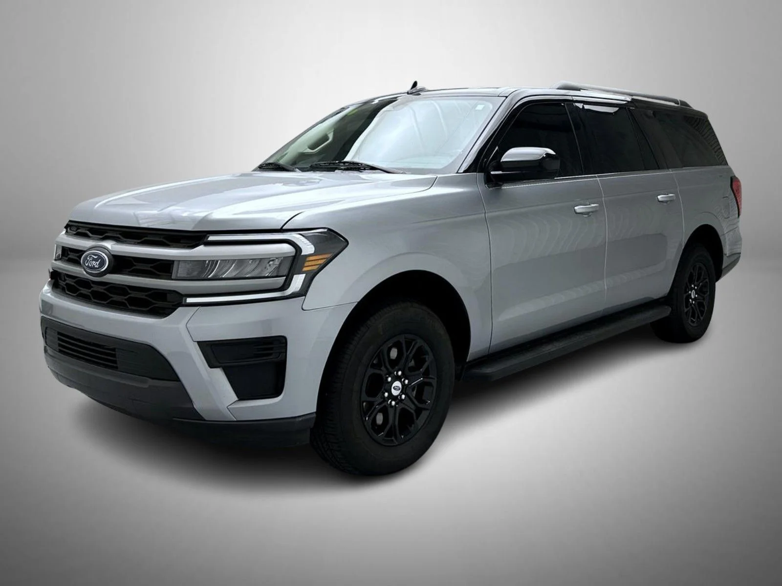 Used 2024 Silver Ford XLT image 1
