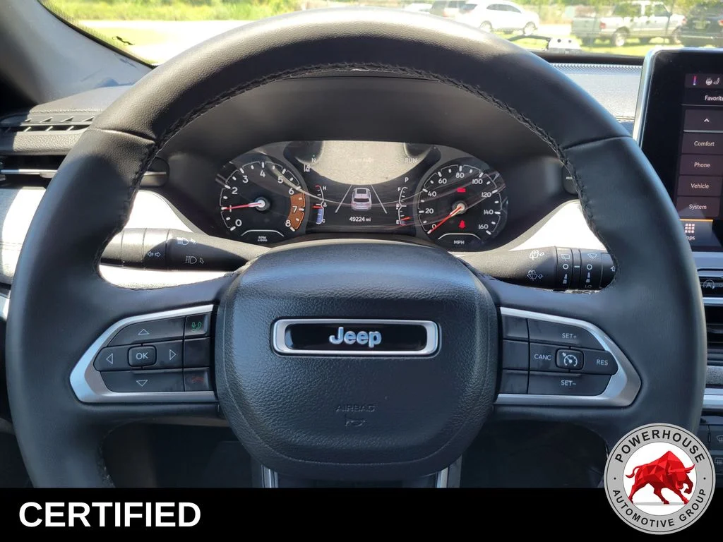Used 2023 White Jeep Latitude Lux image 31