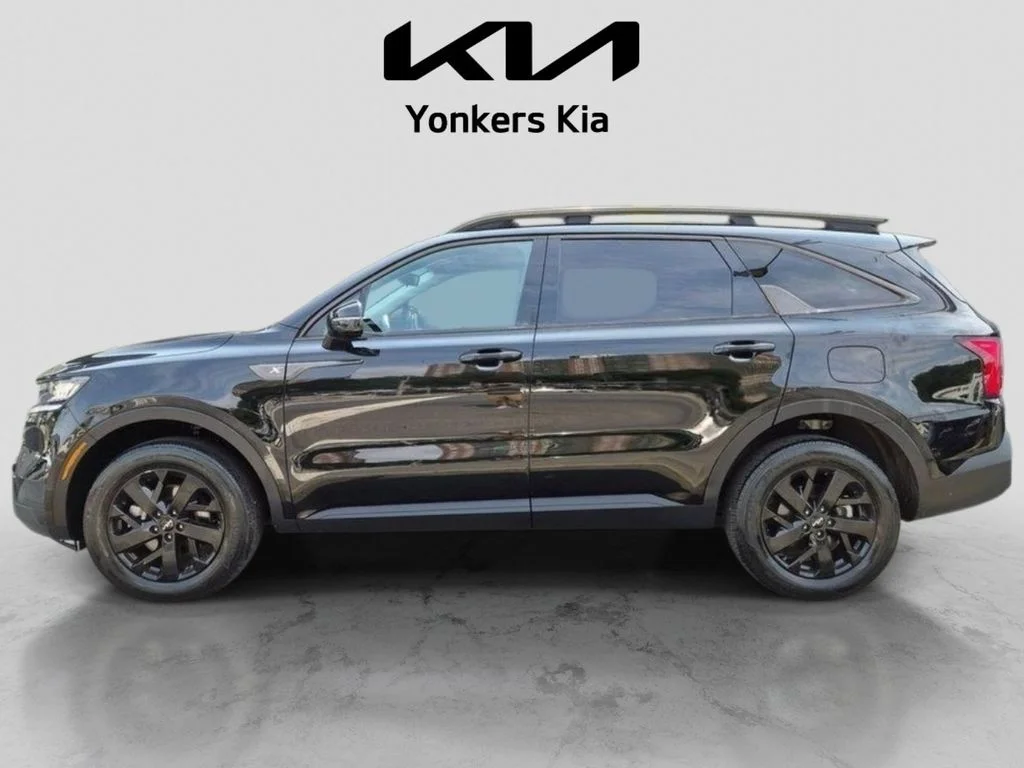 Used 2023 Black Kia X-Line S image 11