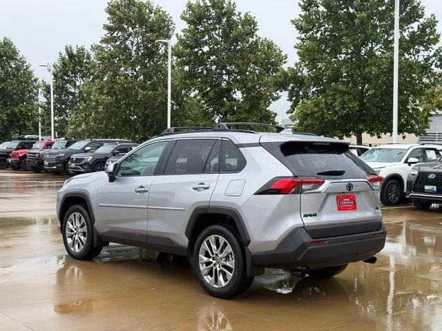 Certified Used 2025 SILVER SKY METALLIC Toyota XLE Premium image 4