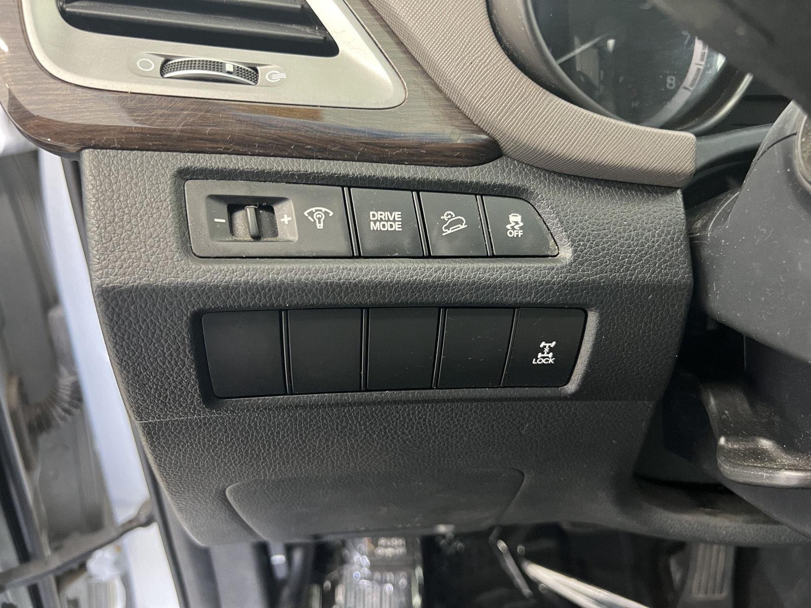 2017 Hyundai Santa Fe SE - Photo 18