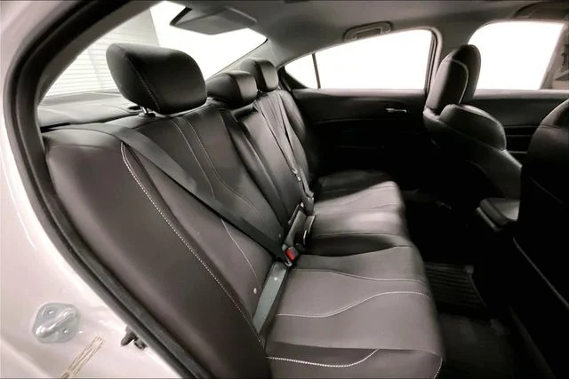 Used 2022 Platinum White Pearl Acura Premium Package image 25
