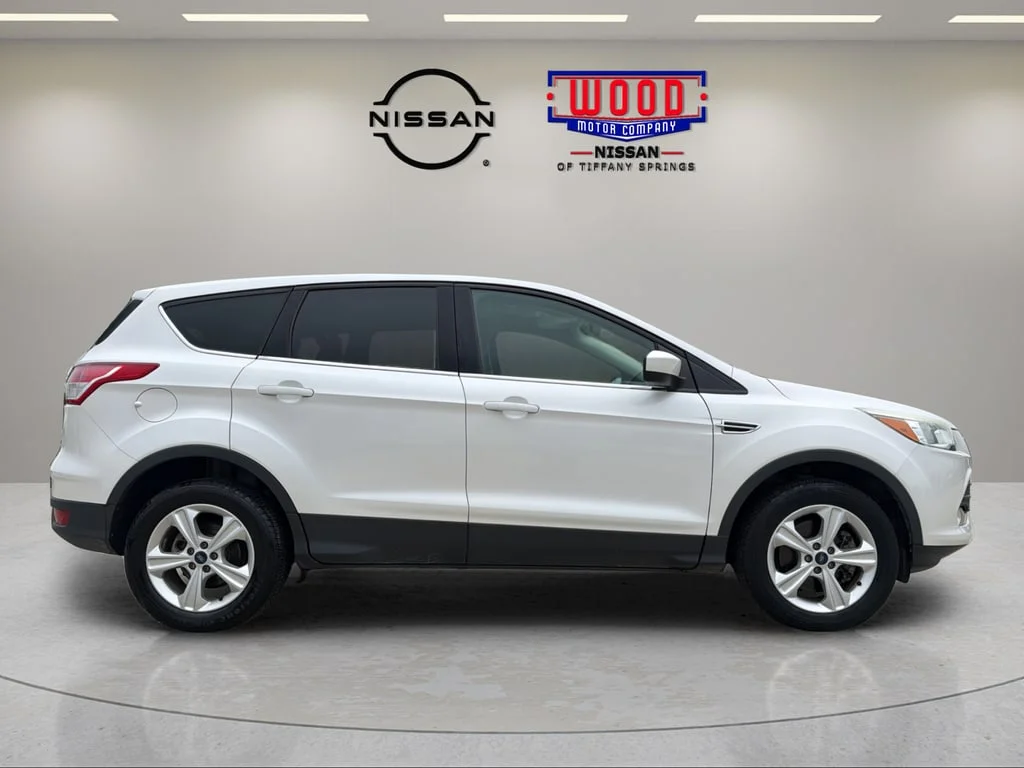 Used 2014 Oxford White Ford SE image 2