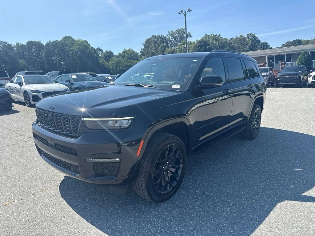 Used 2025 Black Jeep Summit image 1