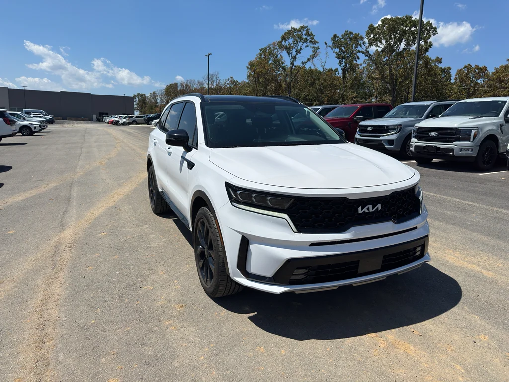 Used 2023 Glacial White Pearl Kia SX image 3