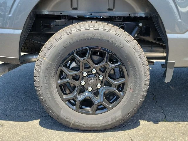 New 2026 Carbonized Gray Metallic Ford XLT image 6